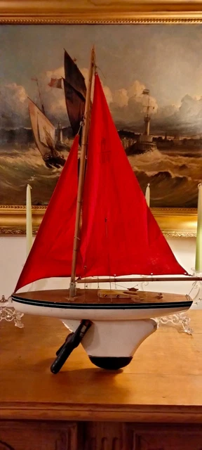 Bateau Voilier De Bassin BORDA En Bois Avec Feux De Position - Reproduction - Occasion