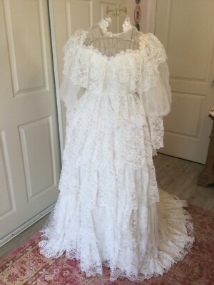 vintage  White lace wedding dress