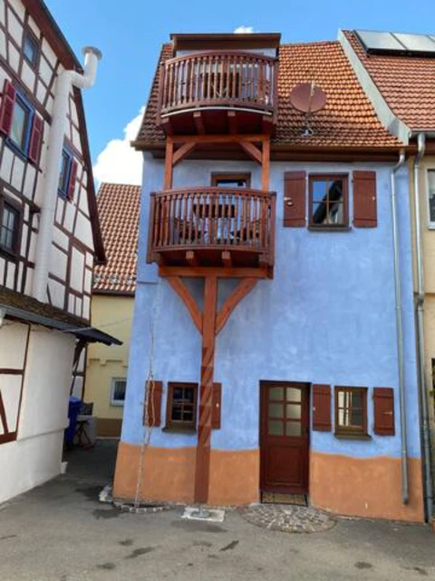 Wunderschönes Wohnhaus mit 3 voll möblierten Studios fest vermietet zu verkaufen Wunderschönes Wohnhaus mit 3 voll möblierten Studios fest vermietet zu verkaufen
