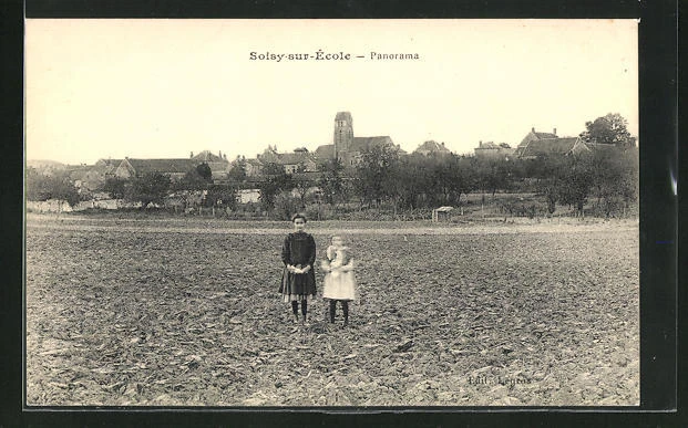 CPA Soisy-sur-École, vue générale, des enfants stehen auf dem Feld