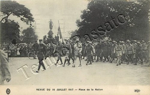 Francia - Parigi, parata militare del 14 luglio (bandiera in place de la Nation)