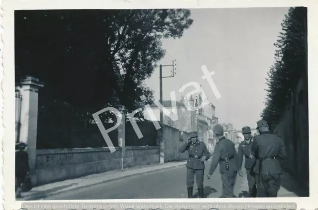 Photo WK2 Mountain Infantry Battl. 402 Soldiers Small Town France B 1.9