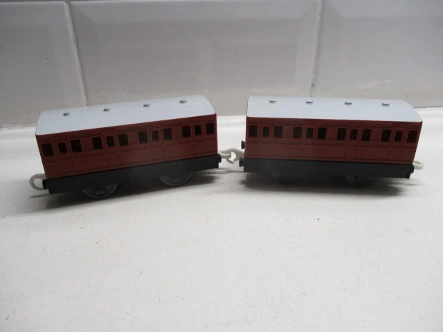 TOMY TRACKMASTER THOMAS the tank engine olivers coaches £8.99 - PicClick UK