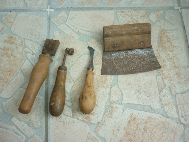 Ancien Outil De Cordonnier Avec 3 Aiguilles – Rangement Dans Le Manche – Art Populaire Vintage