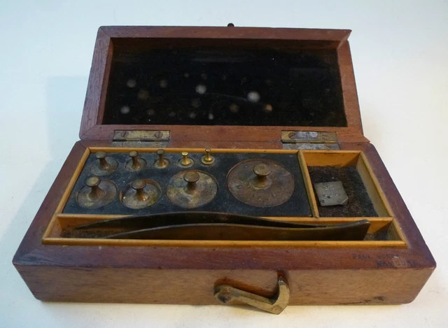 Apothekergewichte Feingewichte Gewichtssatz im Kasten Paul Bunge Hamburg um 1870