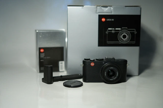 Leica X2 Digitalkamera 18450 schwarz+ Leica Handgriff