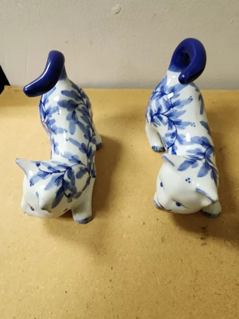 Art Pottery Chinoiserie Cobalt Blue White Flowers Playful Cat Figurine 3
