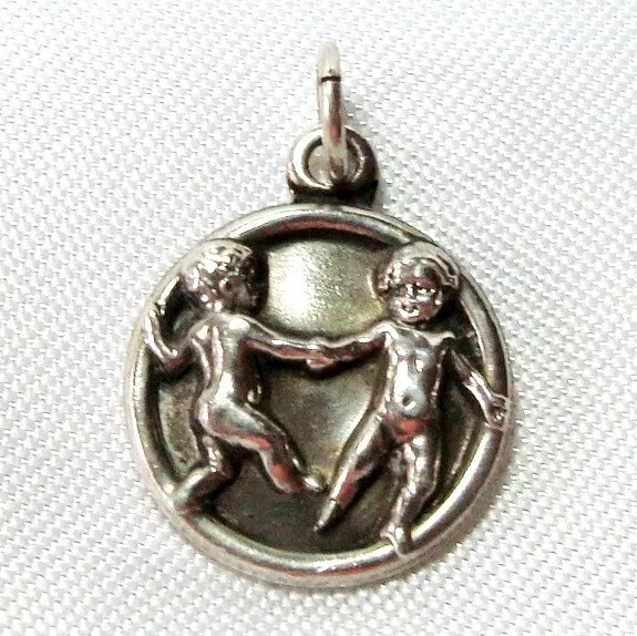 alter Kinderreigen Jugendstil Charm Anhänger 800 Silber um 1900 Charms / BM 328