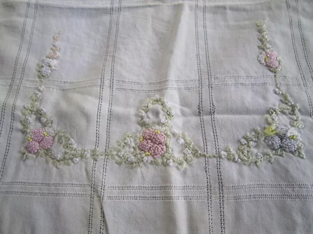 Lovely Ivory Linen Hand Crocheted Floral French Knots DOILY DRESSER SCARF RUNNER
