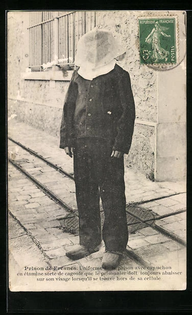 CPA Fresnes, Prison, Prison Uniform with Stamen Uchon Cape Kind of c