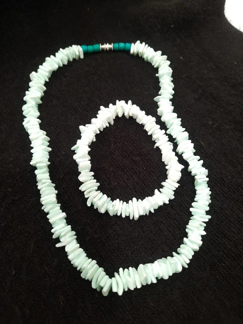 Vintage Genuine Hawaiian Shell Hand tied Mint Grn Color Necklace / Bracelet Set