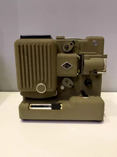 EUMIG Wien Type P8 8mm Filmprojektor mit Koffer Vintage für Bastler