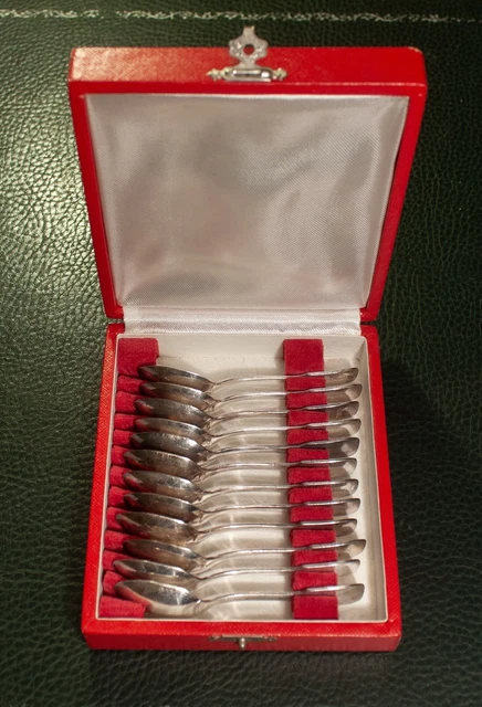 12 cuillères métal argenté Christofle ancien modèle COQUILLE VENDOME 14