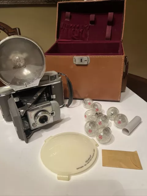 Vintage Polaroid Model 80 Instant Land Camera w/ Case & Accessories B1