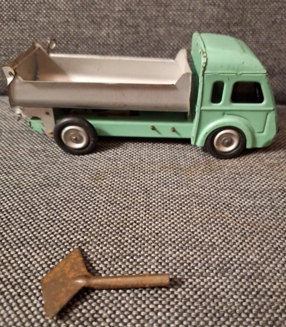CAMION MINIATURE & le camion 7 T. Renault " jouet ancien en métal EUR 4