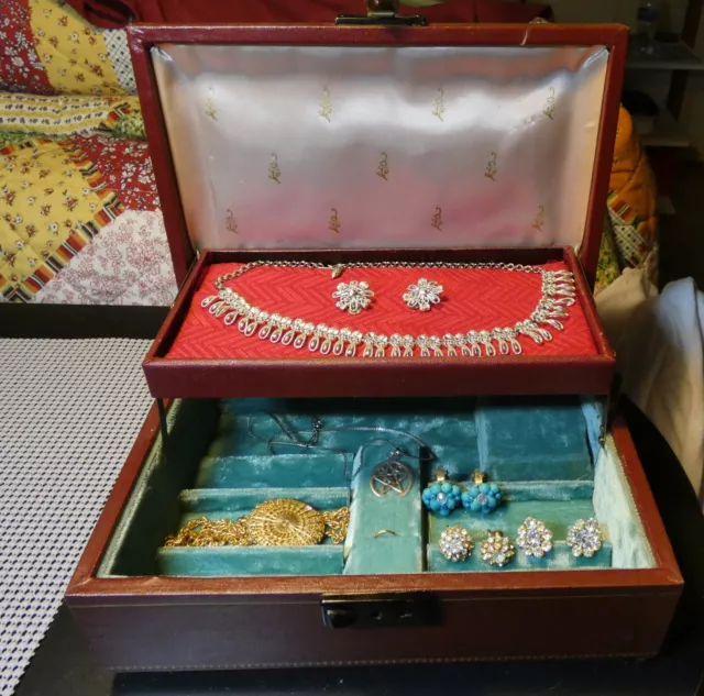 World renowned Thornes music jewelry box 1940's era.