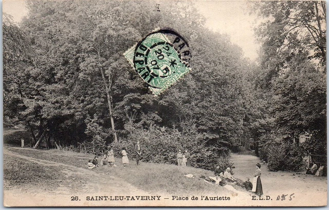 95 SAINT LEU TAVERNY - la place de l'auriette.