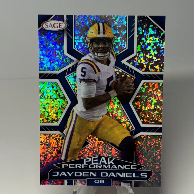 2024 SAGE HIGH Jayden Daniels RC PKJD Peak Performance glace fissurée