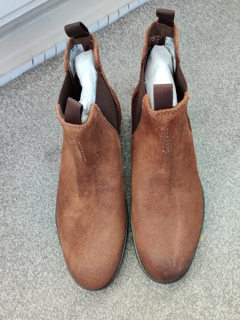 clarks hinman chelsea boots