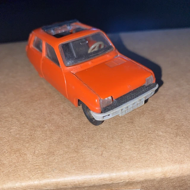 Renault 16 avec galerie et valises, Vert profond - SAI1835