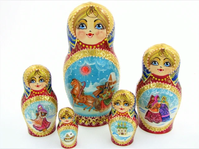 Matriochka en costume traditionnel russe/ Poupées Russes classiques - Matriochka