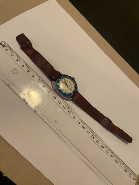 Alte Ruhla Herren Armbanduhr - läuft - aber Armband defekt - selten -
