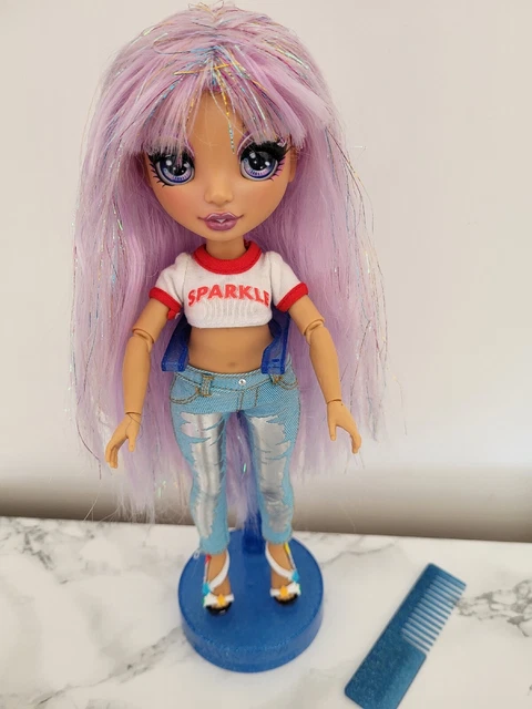 Rainbow High Avery Styles Doll  stand and comb Wig Clothes & Shoes