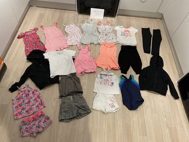 Girls 4-5 clothes bundle.