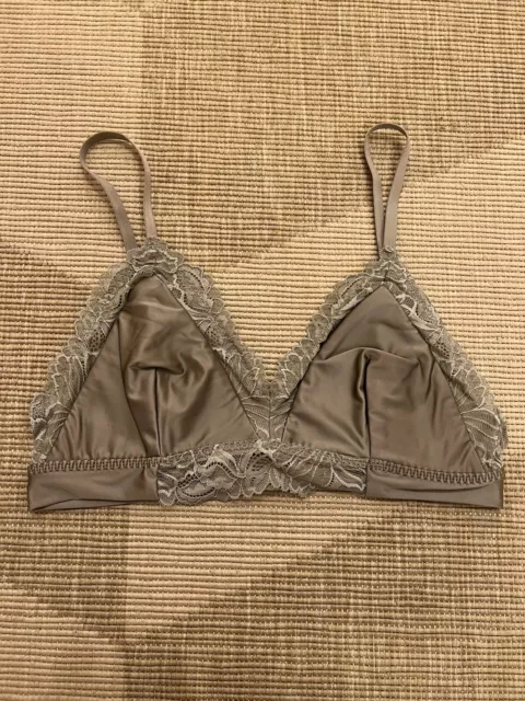 Hollister shop bralette sizing