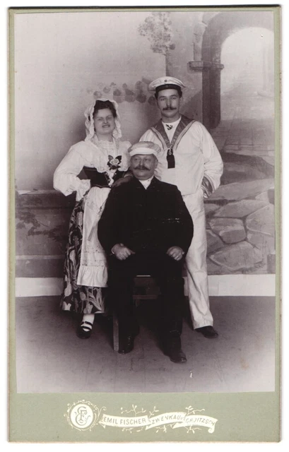 Fotografie Emil Fischer, Zwenkau, Fasching-Karneval, Dame im Trachtenkostüm & M