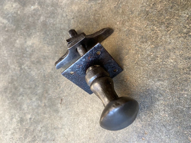 ANCIENNE POIGNÉE DE porte en fer forgé,serrure ferrure penture heurtoir