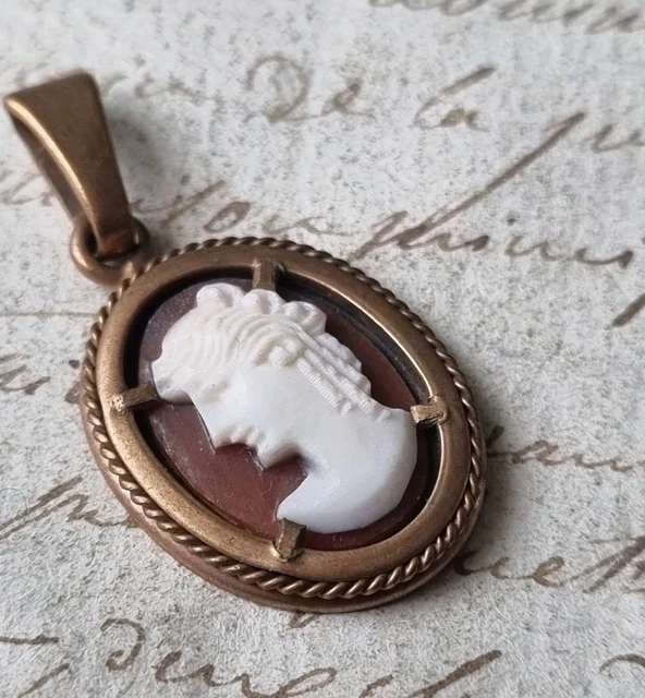 Pendentif Ancien Camée Coquillage Profil Métal Doré - Années 1930 - Occasion