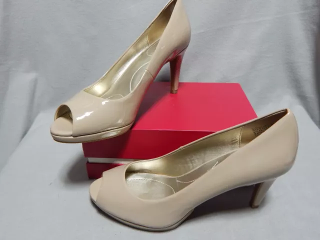 Womens size 8 ½ Bandolino beige patent open toe stiletto heels shoes 8.5 peep