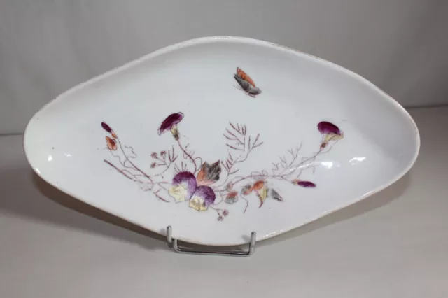 Ancien ravier en porcelaine de Paris, décor de fleurs et papillon N° 2