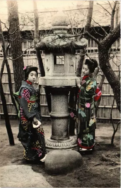 CPA AK geisha girls hand colored postcard JAPAN (609506)