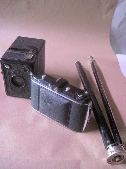 AGFA ISOLETTE 6 x 6  KLAPPKAMERA  ROLLFILM  BALDUR ZEISS IKON + STATIV