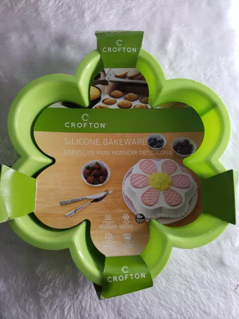 New green Croften 9.3" x 9.8'' silicone Bakeware Floral Flower Pan green