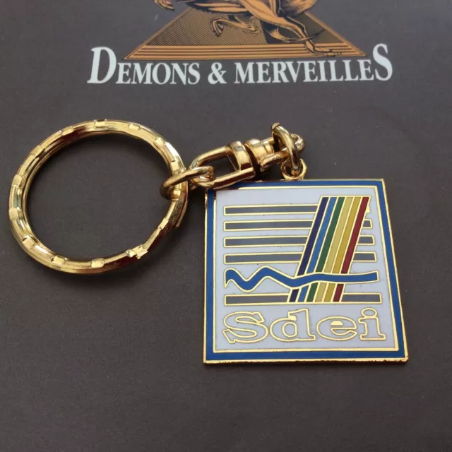 Pin's Folies *** Porte clés keychain Demons et merveilles SDEI Distibution eau