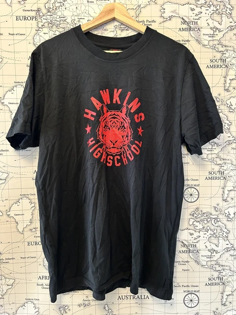 NIKE STRANGER THINGS Hawkins High Green School T Shirt Men s Size Large 14.95 PicClick UK
