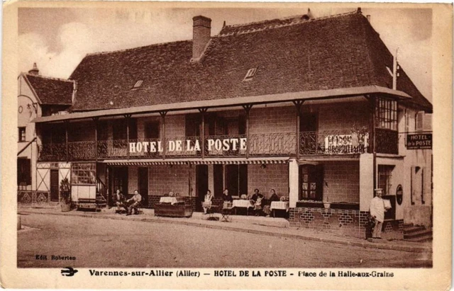 CPA VARENNES-sur-ALLIER Hotel de la Poste-Place de la Halle-aux-Grains (262845)