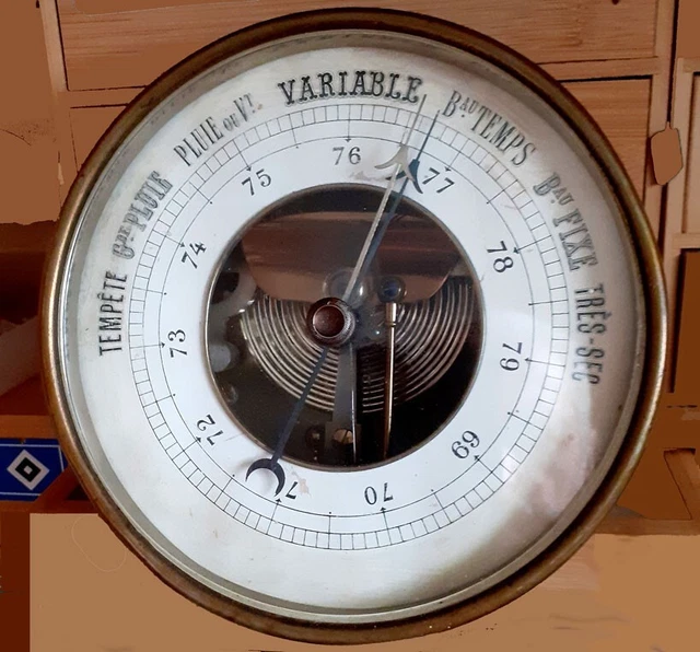 Barometer eines deutschen Kriegsschiffs, 2. Weltkrieg, funktioniert gut