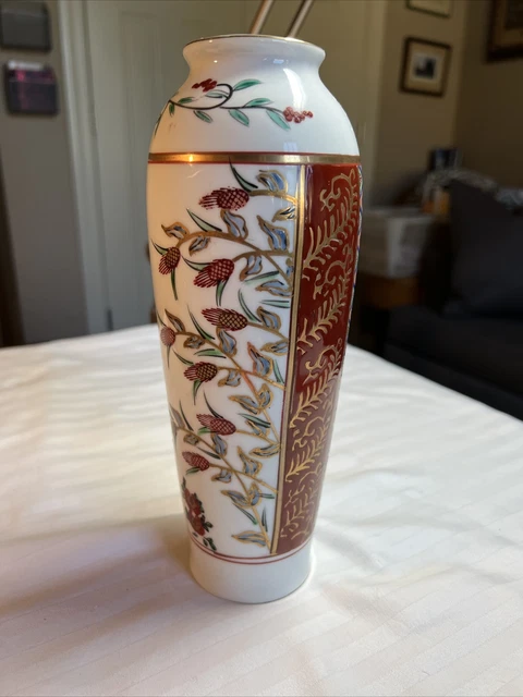 Japanese Kutani Porcelain Hand painted Vase 9.5”h X 3.5”d #SH
