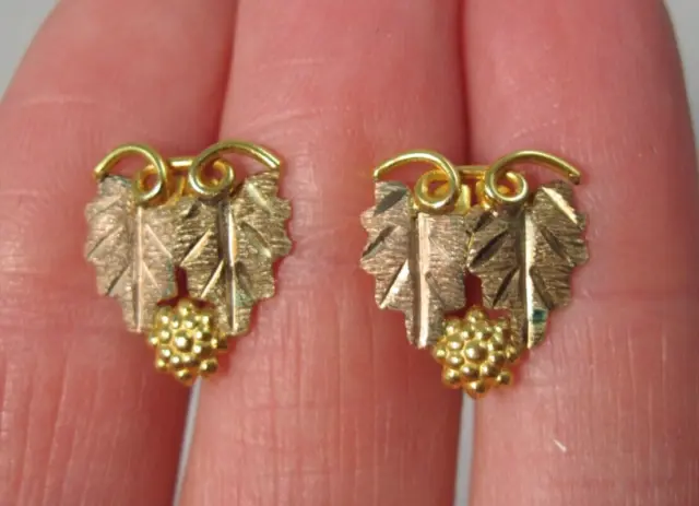 Black Hills Gold Stud Earrings Grapes Leaves 10k Yellow Gold 1.3g
