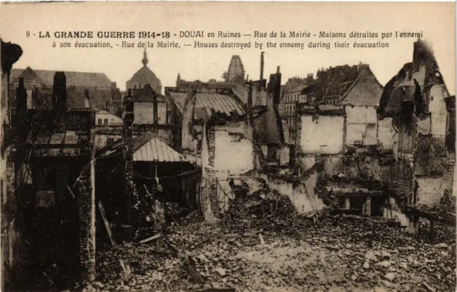 CPA DOUAI en Ruines - Rue de la Mairie Maisons detruites par l'ennemi (422828)