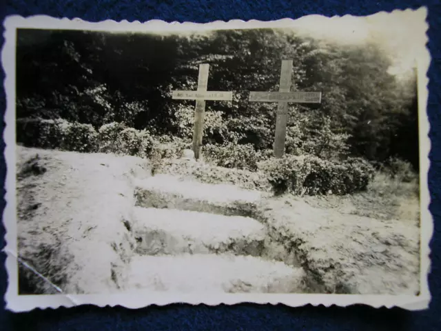 Orig. Foto 1940 Frankreich Feldgrab 2 Soldaten Gräber Doppelgrab Kreuze Ww2 Wk2