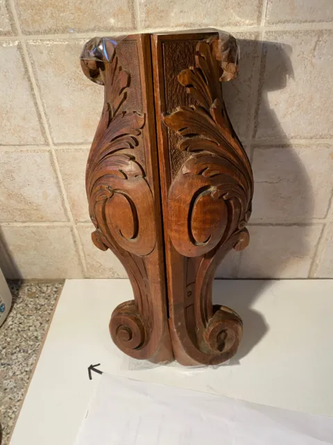 ancien pied de meuble en bois ( noyer  ) sculpté