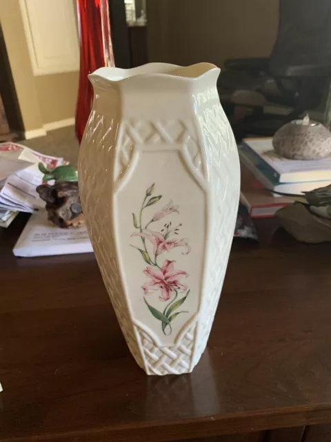 Belleek Vintage Irish Country Trellis 10" Vase
