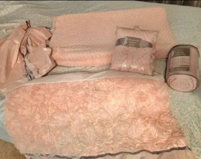 Peanut shell crib bedding -Ariana