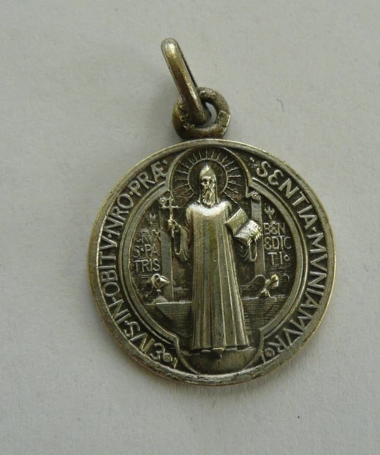 Médaille de saint Benoît dorée - bijoux chrétiens - Lune Magique