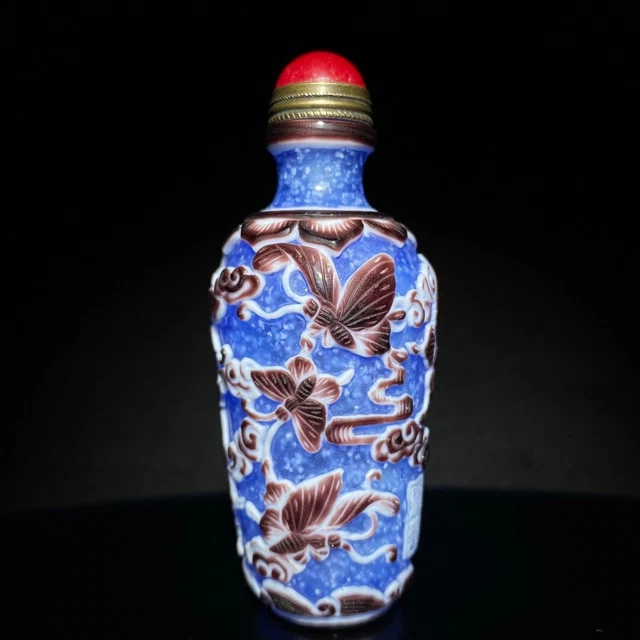 Collect old noble Coloured glaze carved beautiful butterfly statue snuff bottle